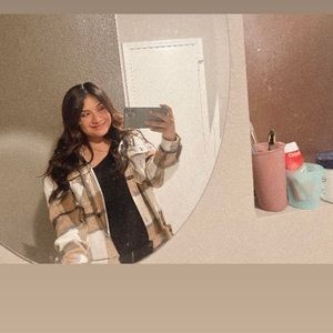 Meet your Posher, Nuvia